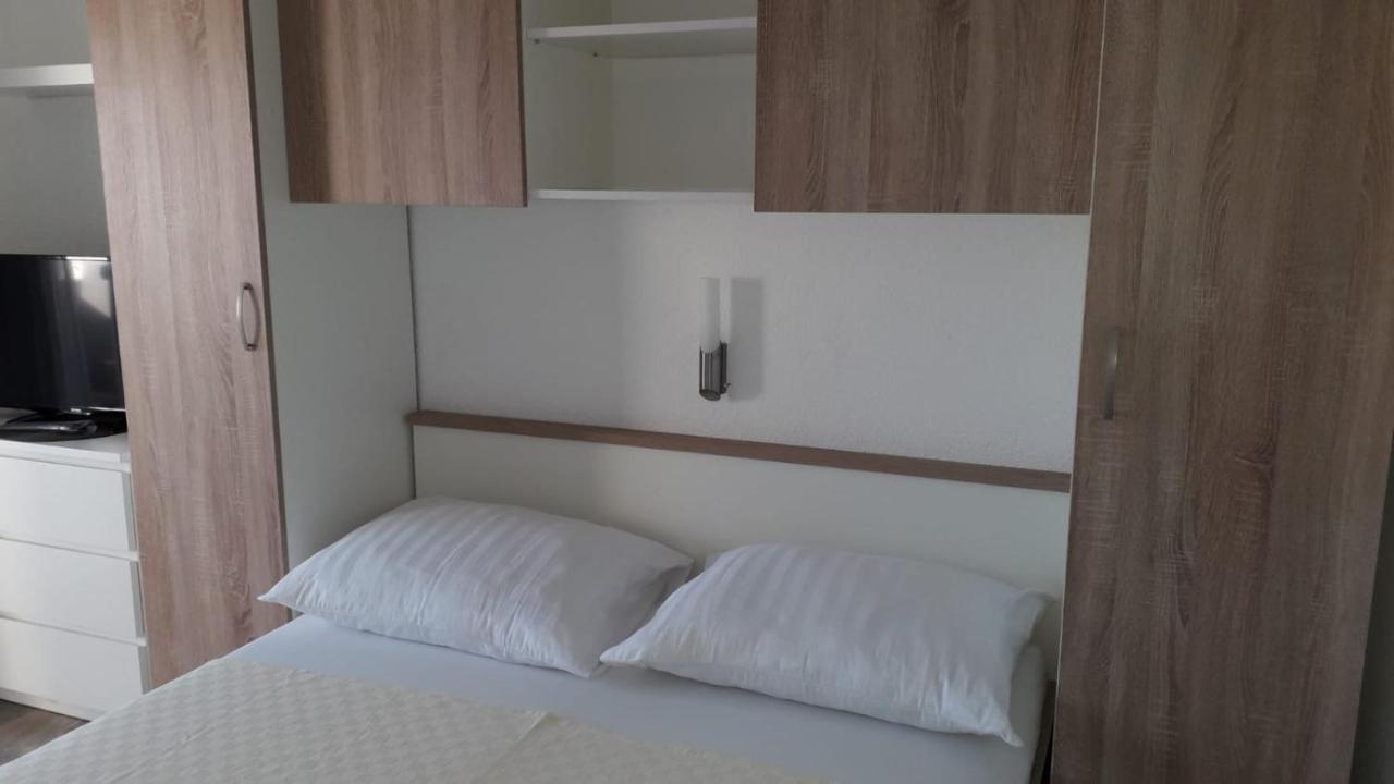 Haus Milana Lägenhet Nin Exteriör bild