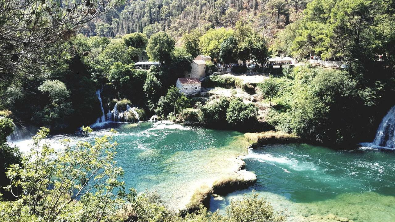 Haus Milana Lägenhet Nin Exteriör bild