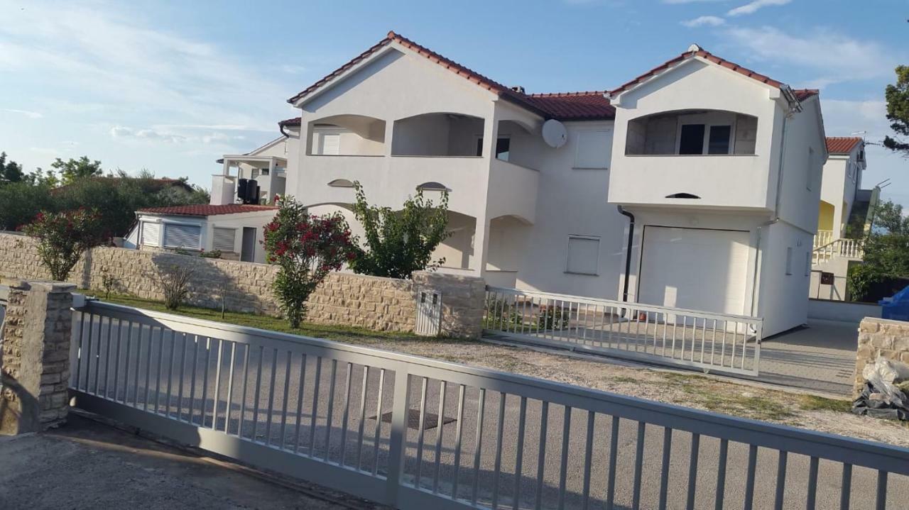 Haus Milana Lägenhet Nin Exteriör bild
