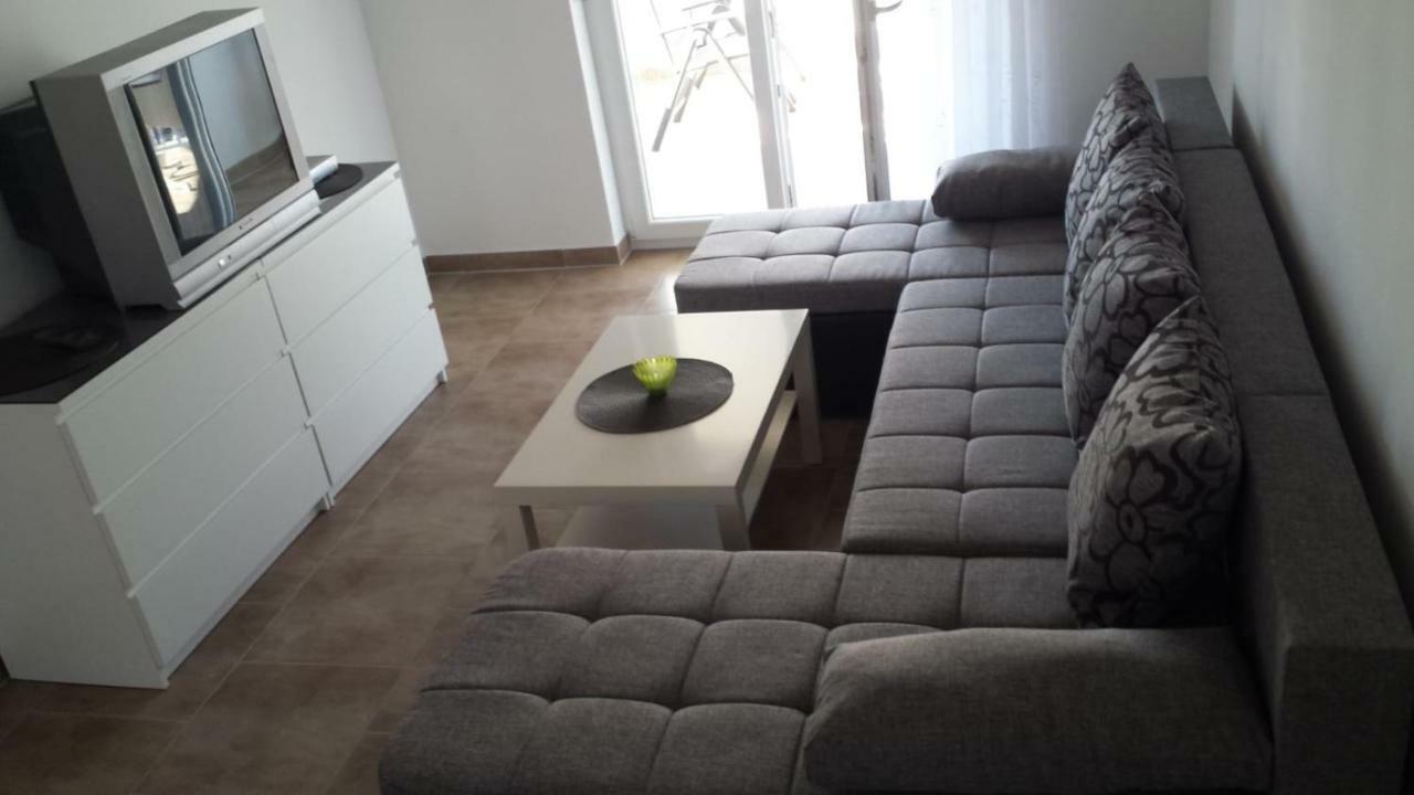 Haus Milana Lägenhet Nin Exteriör bild